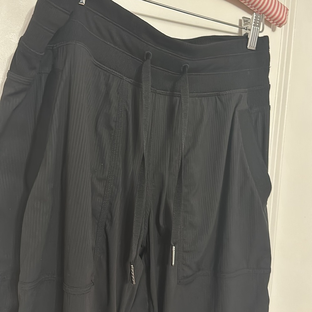 Lululemon pants - Picture 3 of 8